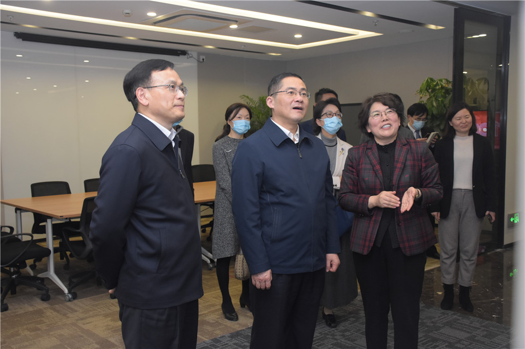 园区人大工委调研会计服务外包示范基地之二
