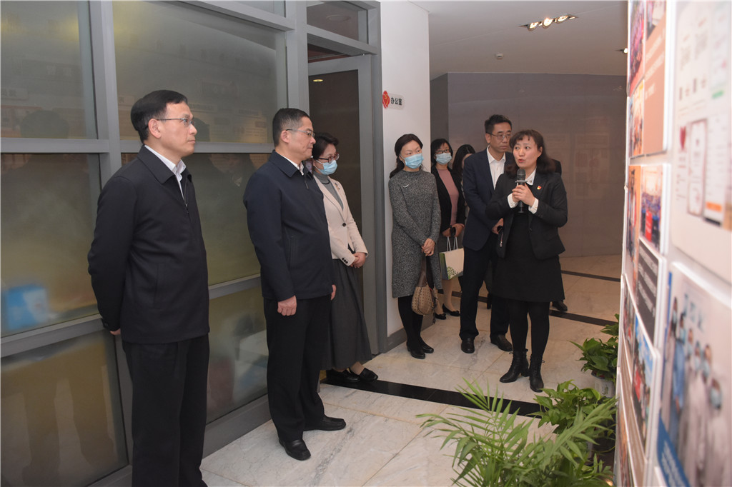 园区人大工委调研会计服务外包示范基地之五