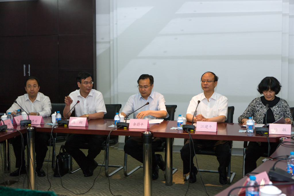 财政部部长助理余蔚平调研示范基地八