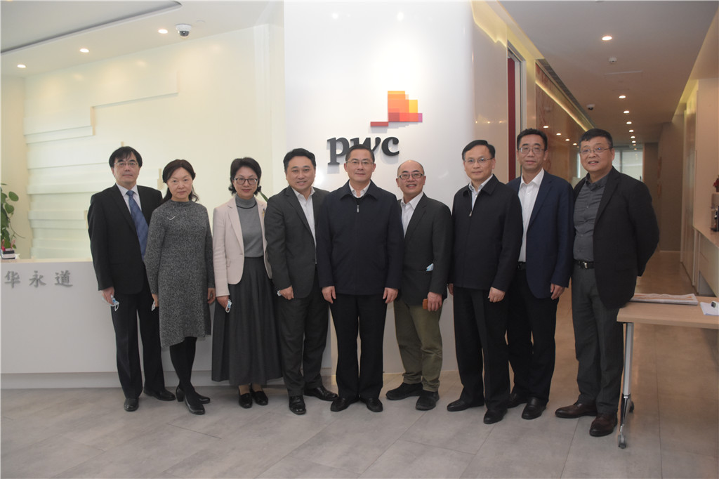 园区人大工委调研会计服务外包示范基地之三
