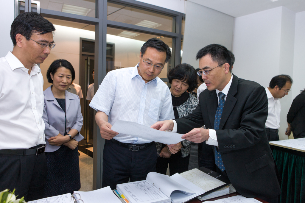 财政部部长助理余蔚平调研示范基地六