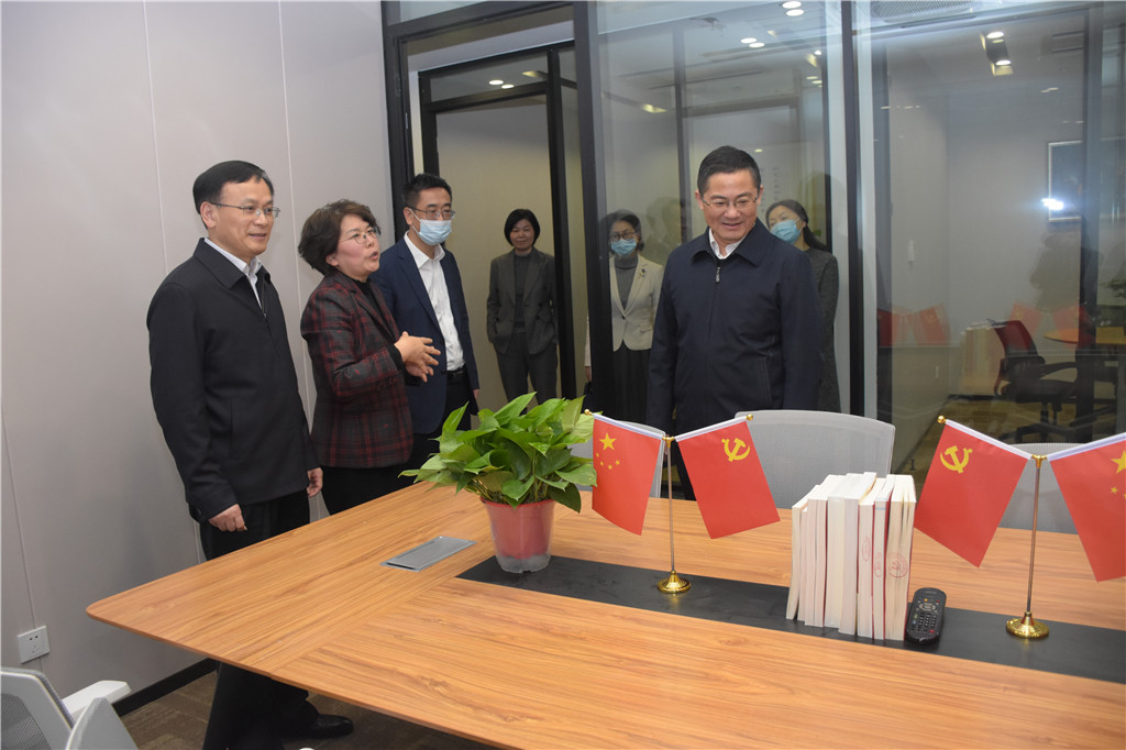 园区人大工委调研会计服务外包示范基地之一
