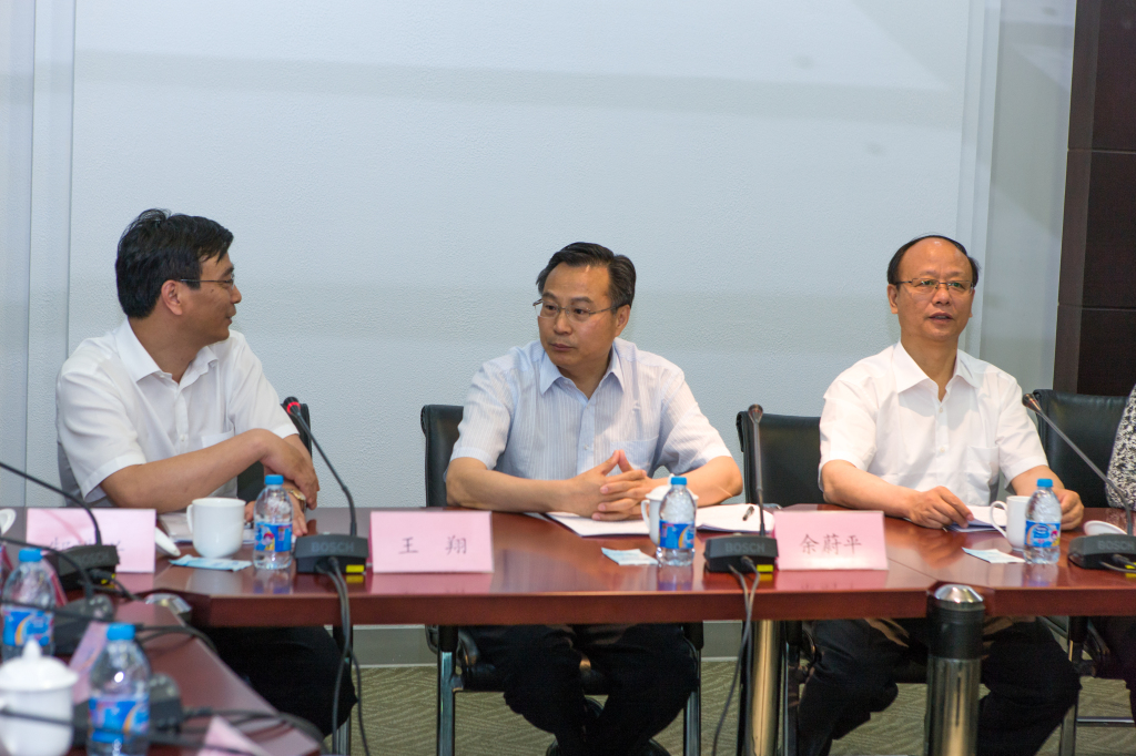 财政部部长助理余蔚平一行调研园区会计服务外包示范基地